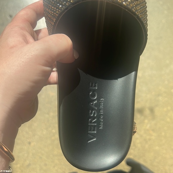 NWT Versace rubber pool slides La Medusa plaque crystal details rhinestone Italy - Picture 4 of 4